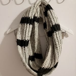 Point Zero Scarf Snood Silver White Dark Blue Chunky Knit Super Soft Cozy Fall